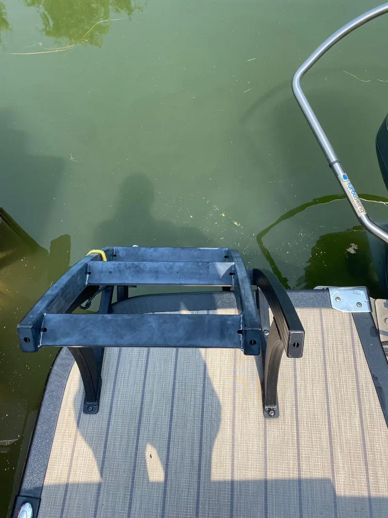 Slide: The Image of 2018 Bennington 25 GCW boat ladder on deck, near calm water. - 22