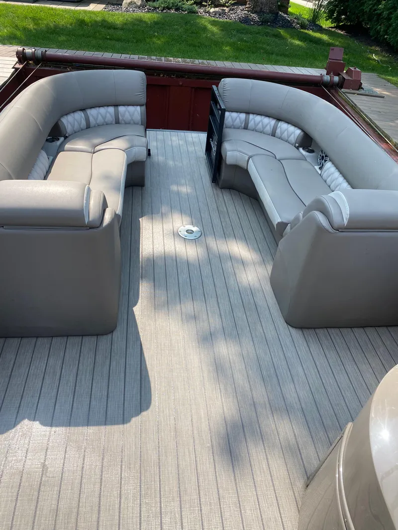 Slide: The Image of 2018 Bennington 25 GCW pontoon boat interior with plush seating and spacious deck. - 4