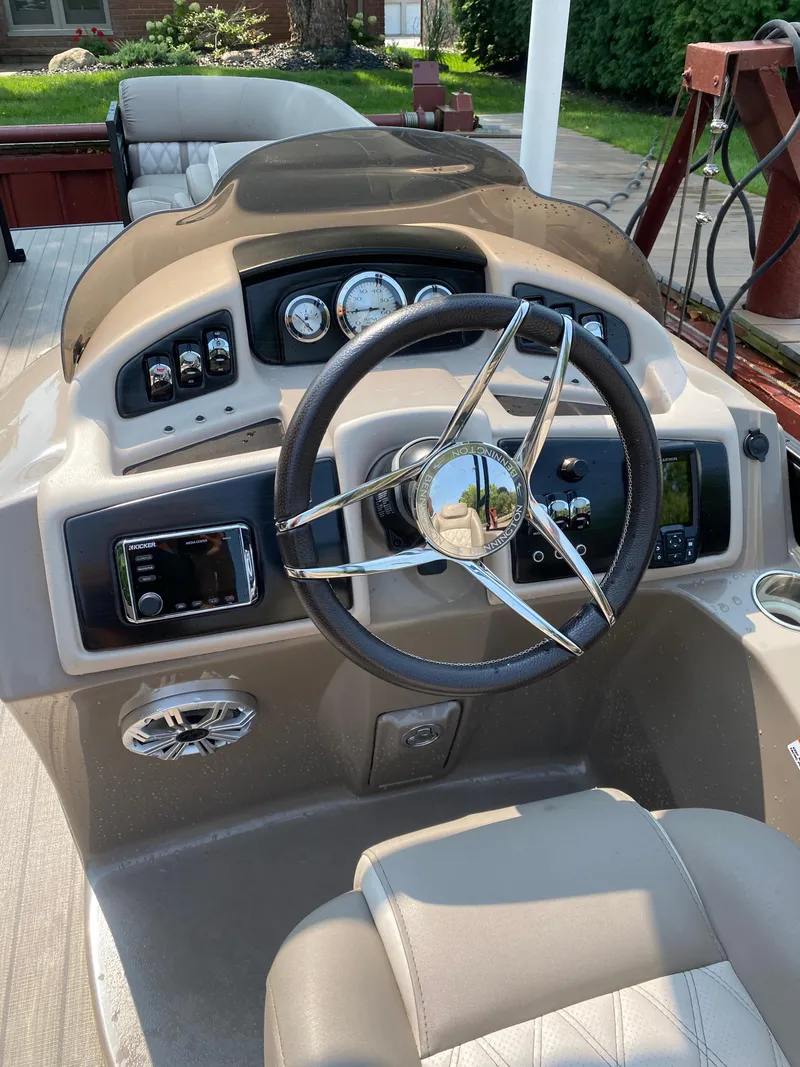 Slide: The Image of 2018 Bennington 25 GCW boat dashboard with steering wheel and control panel. - 5