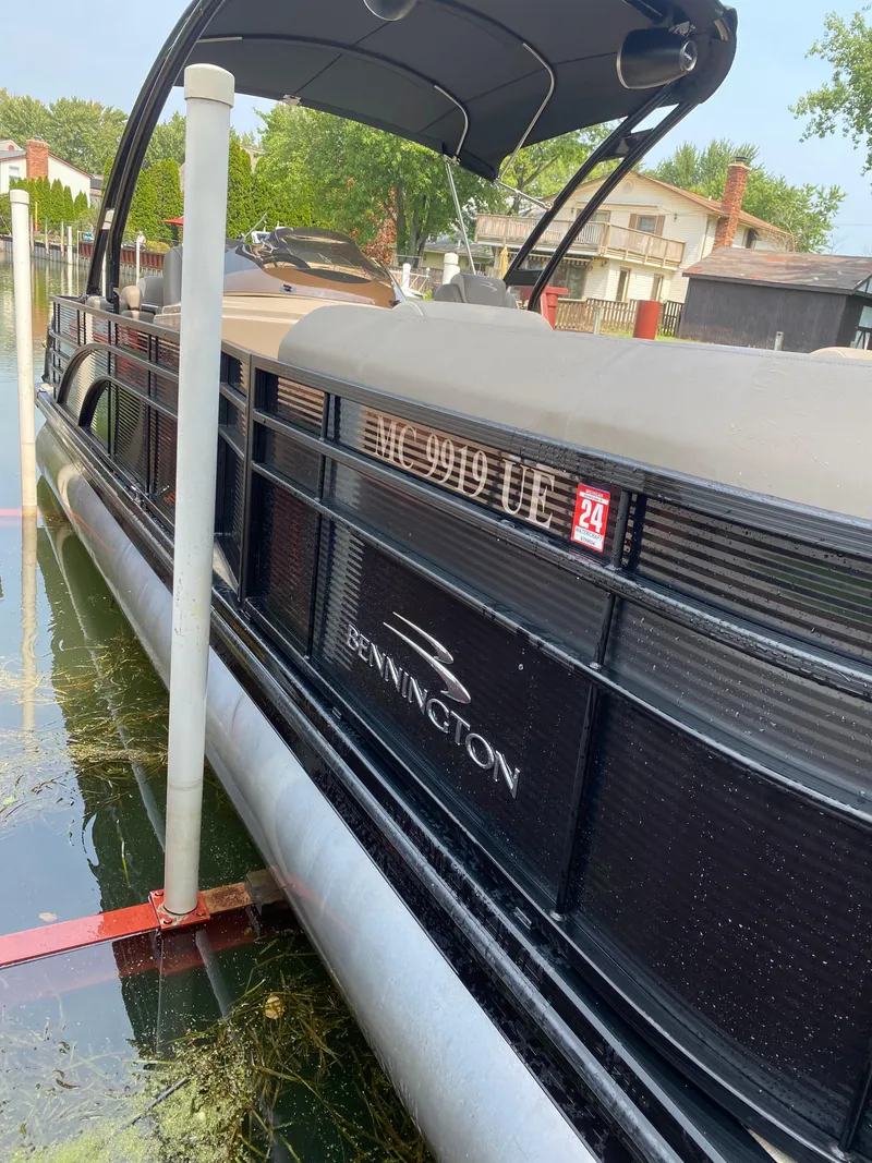 Slide: The Image of 2018 Bennington 25 GCW pontoon boat docked in a residential area. - 9