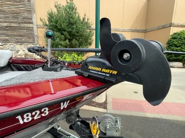 Slide: The Image of 2014 Tracker Targa V-18 Combo boat with Minn Kota trolling motor. - 11