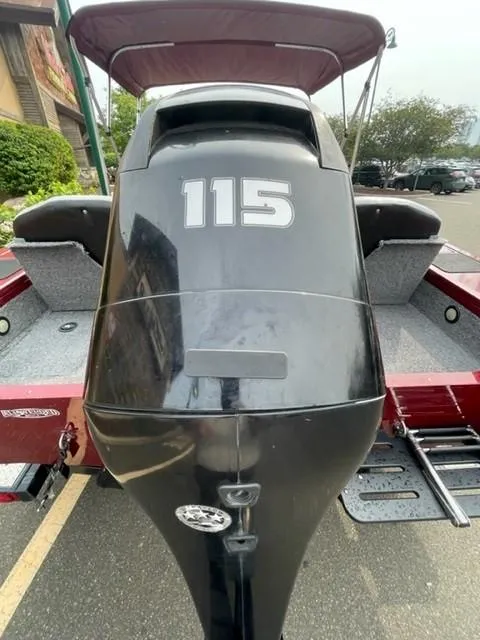 Slide: The Image of 2014 Tracker Targa V-18 Combo boat with 115 horsepower engine, parked on a trailer. - 4