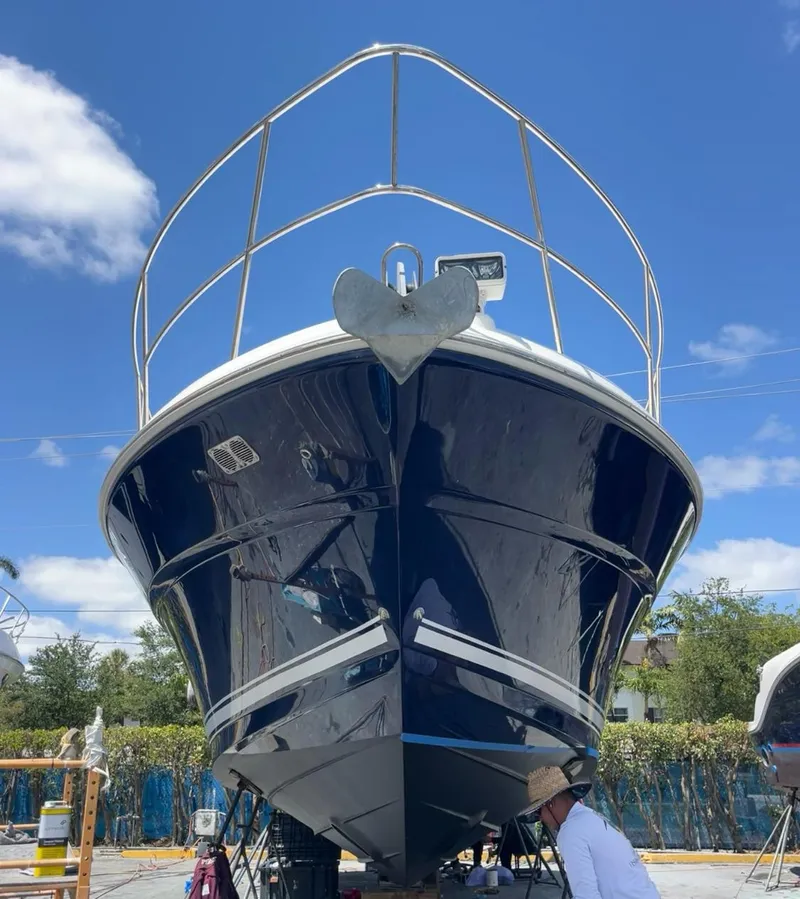 Slide: The Image of 2007 Sea Ray 40 Sundancer yacht on land, blue hull, clear sky background. - 12