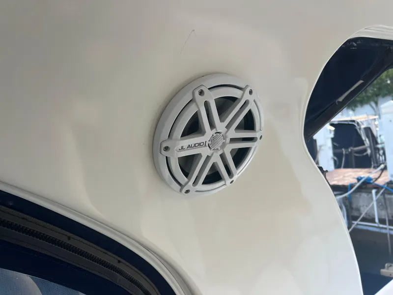 Slide: The Image of JL Audio speaker on 2007 Sea Ray 40 Sundancer boat. - 31