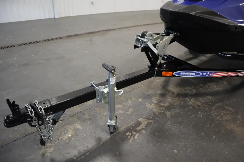 Slide: The Image of Trailer hitch of 2020 Sea-Doo Wake 170 SS on concrete floor. - 27