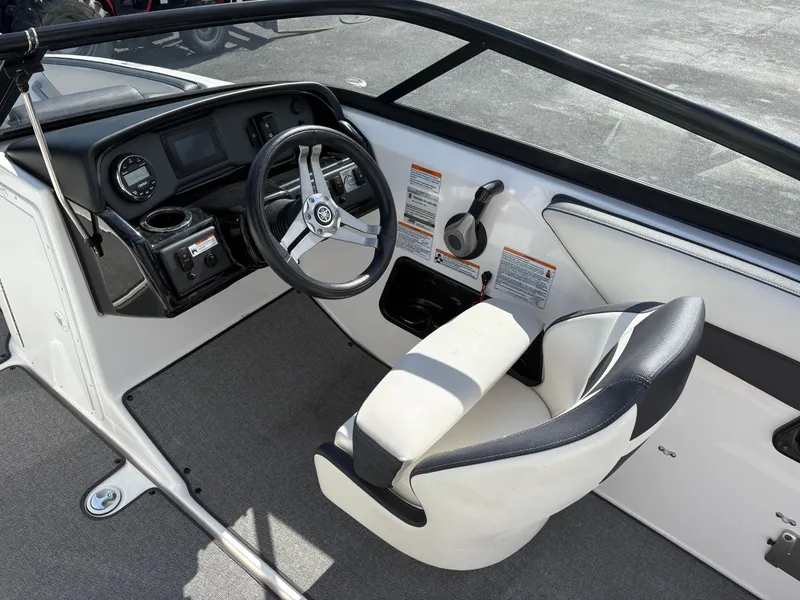 Slide: The Image of 2019 Yamaha Boats AR195 cockpit with steering wheel and control panel. - 10