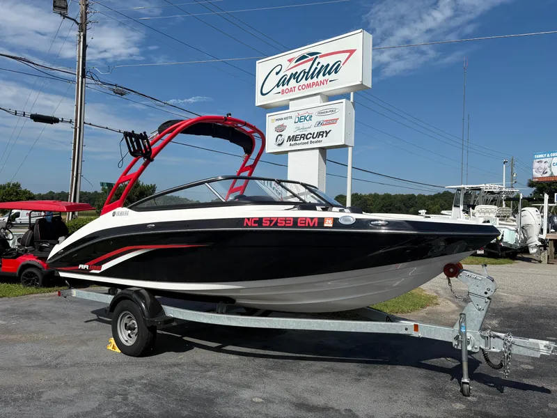 Slide: The Image of 2019 Yamaha AR195 boat on trailer at Carolina Boat Company dealership. - 5
