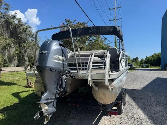 Slide: The Image of 2020 Bennington SX22 pontoon boat with Yamaha 150 engine, parked on a sunny day. - 9
