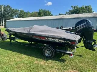 Slide: The Image of 2016 Tracker Pro Team 195 TXW boat with cover and Mercury engine on grass. - 15