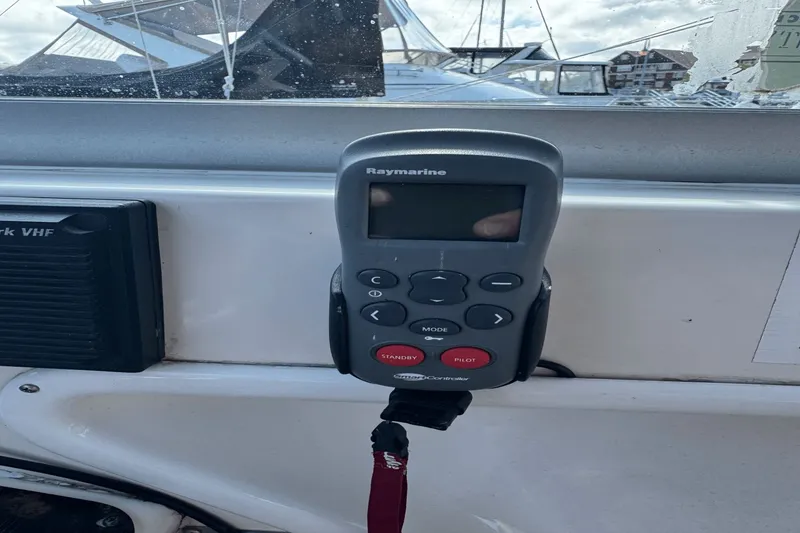 Slide: The Image of Sea Ray 330 Express Cruiser 1997 - 11