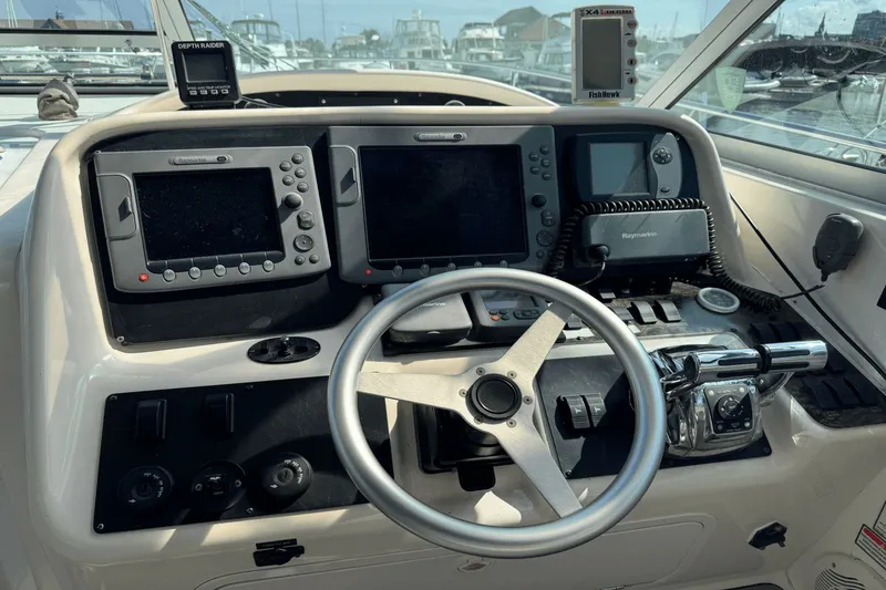 Slide: The Image of Sea Ray 330 Express Cruiser 1997 - 4