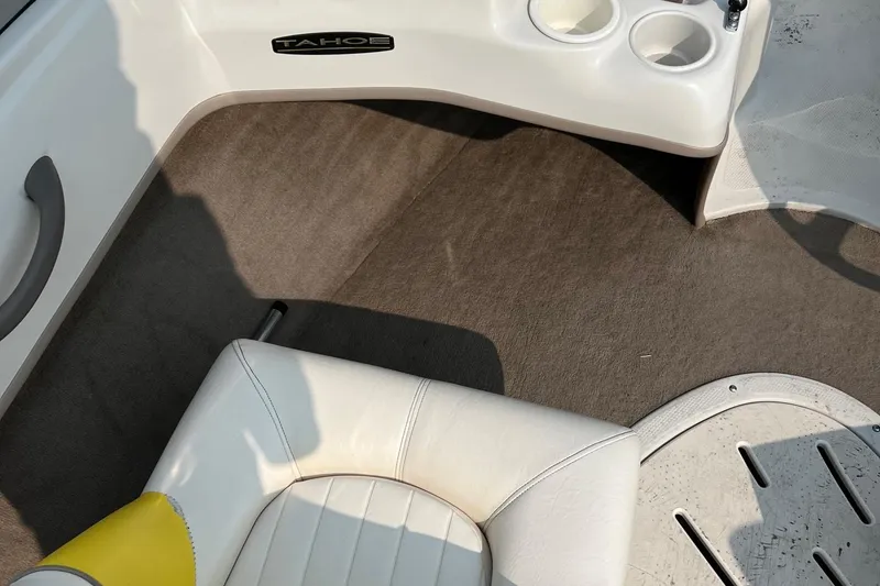 Slide: The Image of 2006 Tahoe Q4 boat interior with white seating and cup holders. - 8