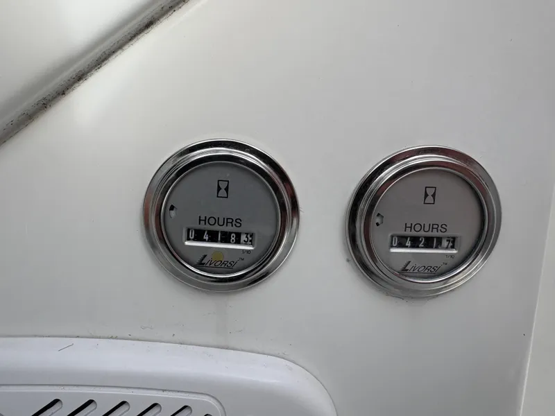 Slide: The Image of Boat hour meters on a 2006 Formula 292 Fast Tech, showing 418.3 and 421.7 hours. - 10
