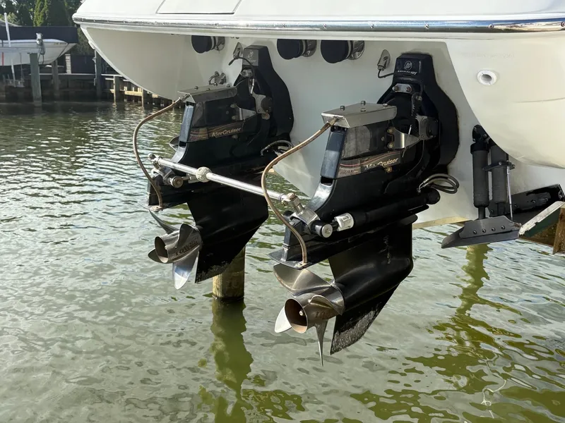Slide: The Image of 2006 Formula 292 Fast Tech boat with dual MerCruiser outboard engines in water. - 8