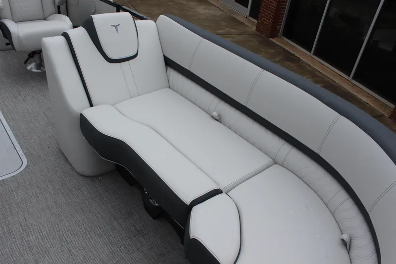 Slide: The Image of Tahoe Cascade Platinum Quad Lounger 23' 2025 - 12
