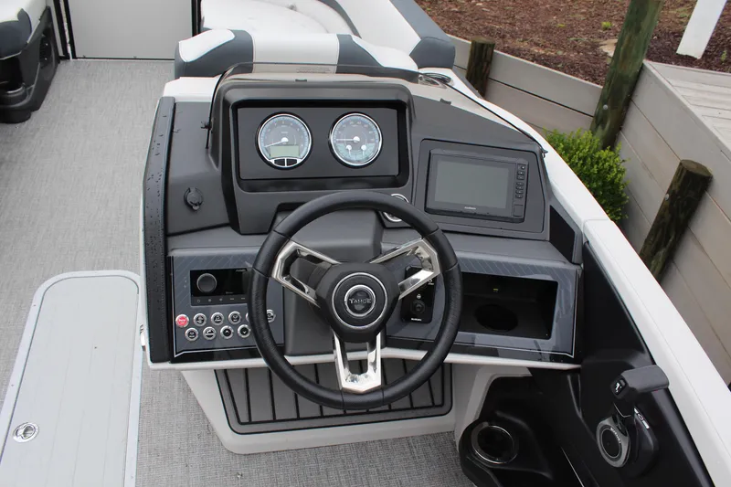 Slide: The Image of Tahoe Cascade Platinum Quad Lounger 23' 2025 - 8