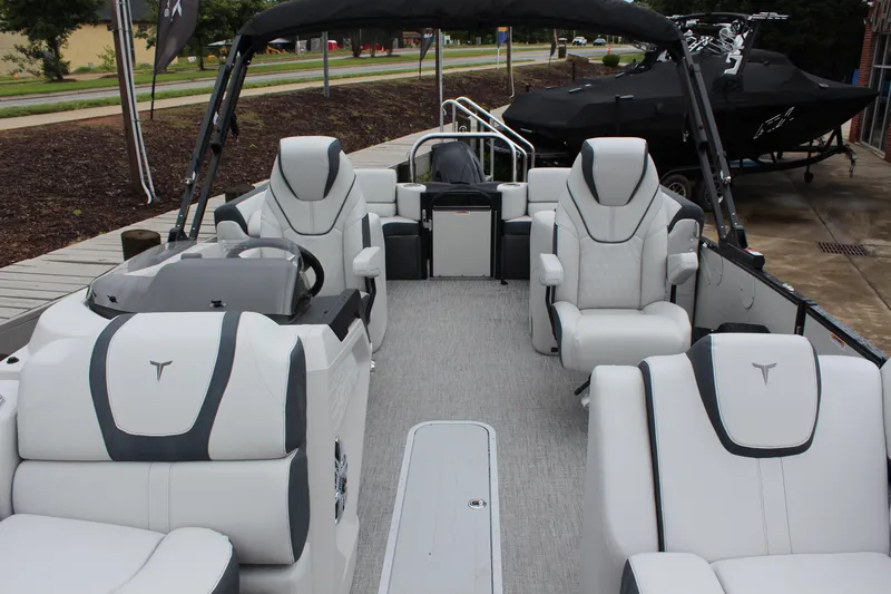 Slide: The Image of Tahoe Cascade Platinum Quad Lounger 23' 2025 - 9