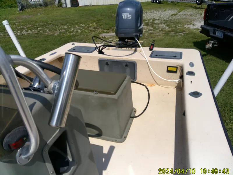 Slide: The Image of 2002 Intruder 20 Skiff boat with Yamaha 115 engine, parked on grass. - 13