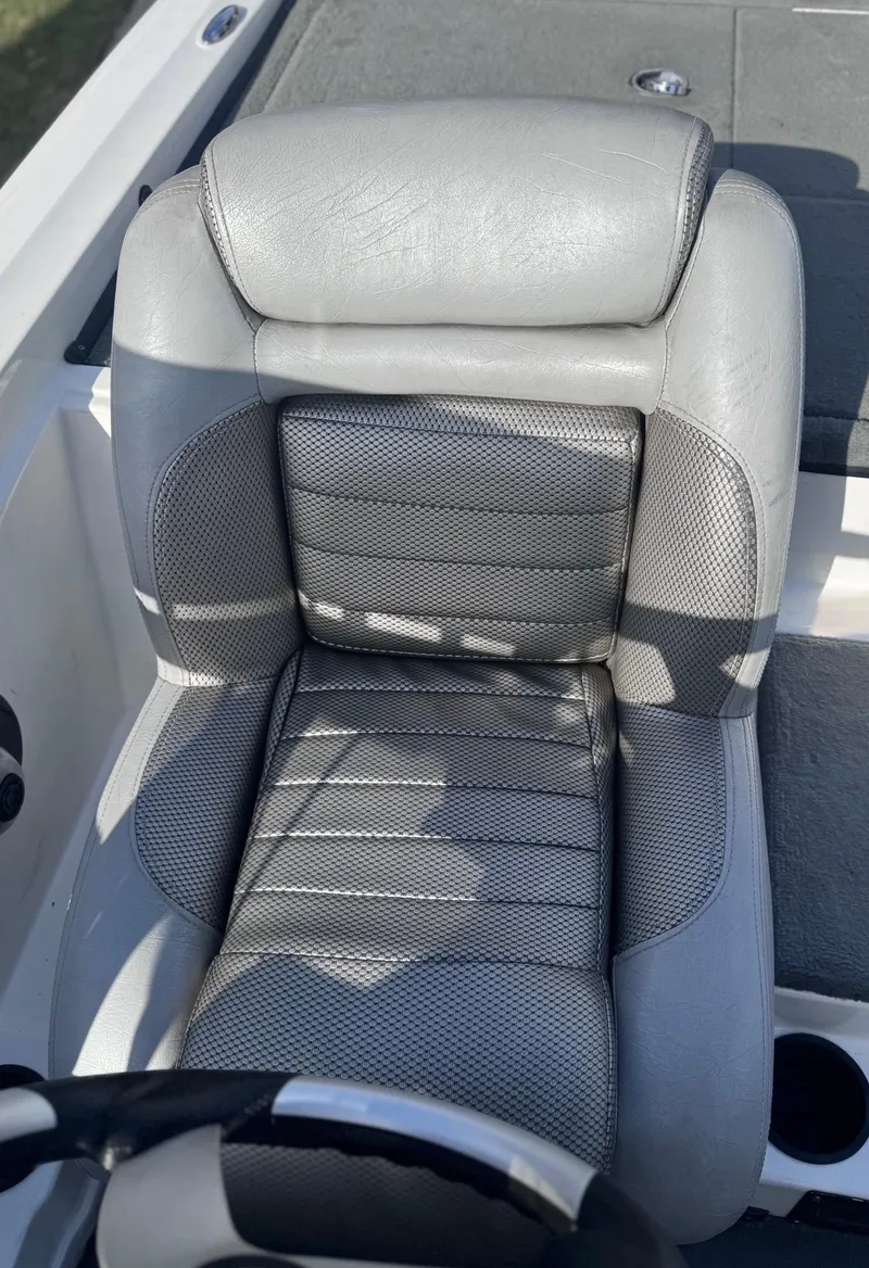 Slide: The Image of 2007 Triton Tr-20X HP DC boat seat, gray leather and mesh design. - 10