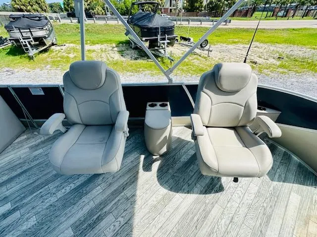 Slide: The Image of Two comfortable seats on a 2018 South Bay 525CPTR pontoon boat deck. - 10