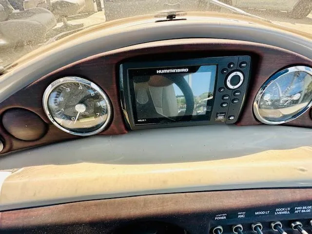 Slide: The Image of Dashboard of a 2018 South Bay 525CPTR boat featuring a Humminbird navigation system. - 18