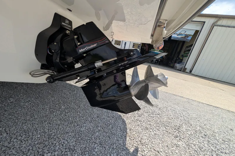 Slide: The Image of Stern drive of 2025 Sea Ray SDX 250 with MerCruiser engine on gravel. - 39
