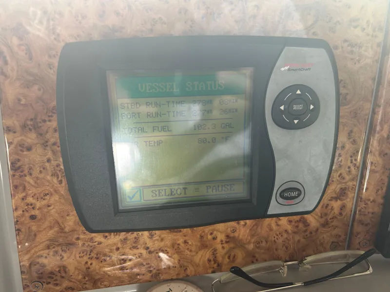 Slide: The Image of 2007 Formula 31 PC vessel status display showing runtime, fuel, and temperature. - 48