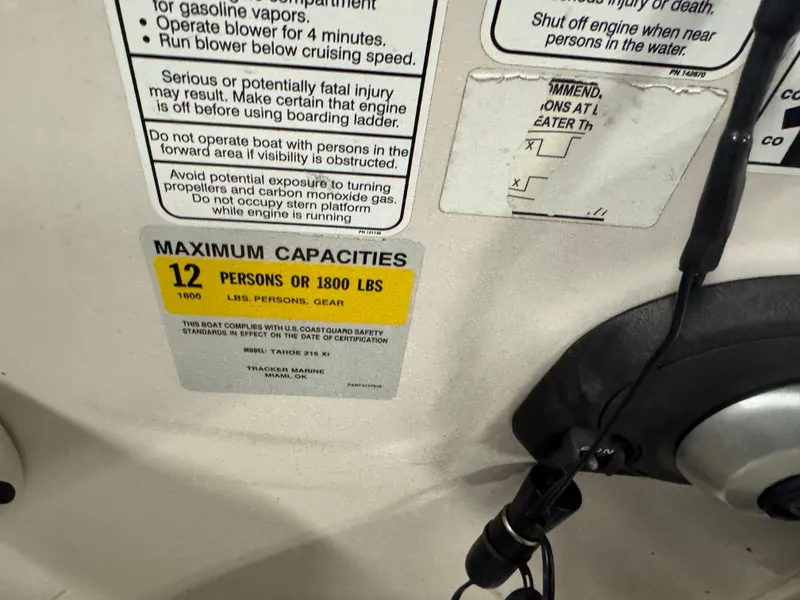 Slide: The Image of Capacity label on 2015 Tahoe 215 Xi boat, maximum 12 persons or 1800 lbs. - 13