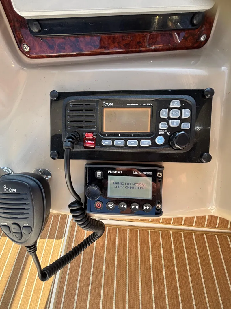 Slide: The Image of VHF marine radio and audio system on 2004 Sea Ray 320 Sundancer boat. - 30