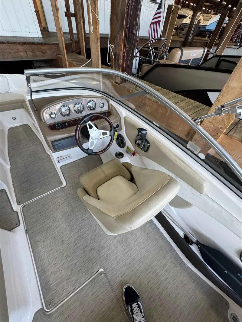 Slide: The Image of Regal 1900ES 2015 - 6