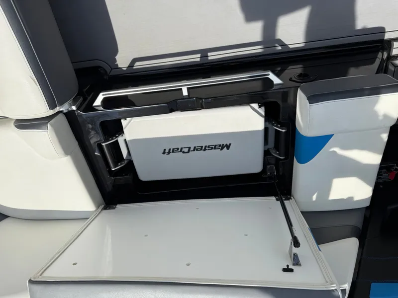 Slide: The Image of MasterCraft XStar 2019 - 13