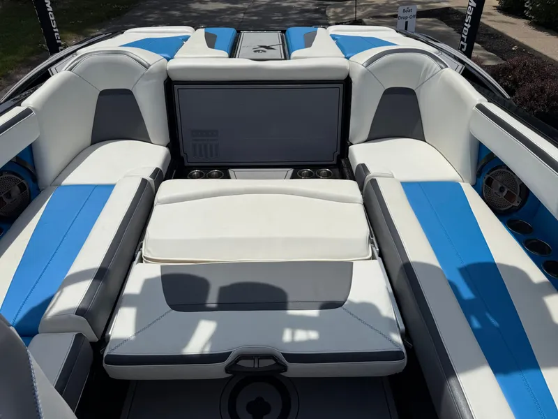 Slide: The Image of MasterCraft XStar 2019 - 14