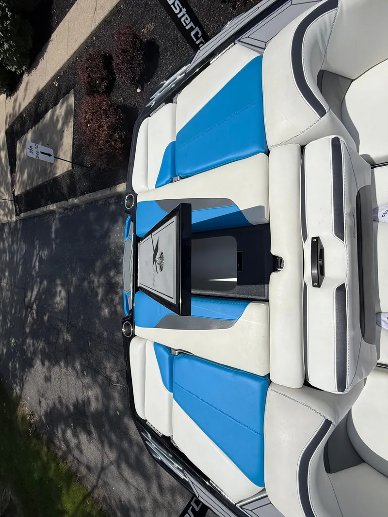 Slide: The Image of MasterCraft XStar 2019 - 19