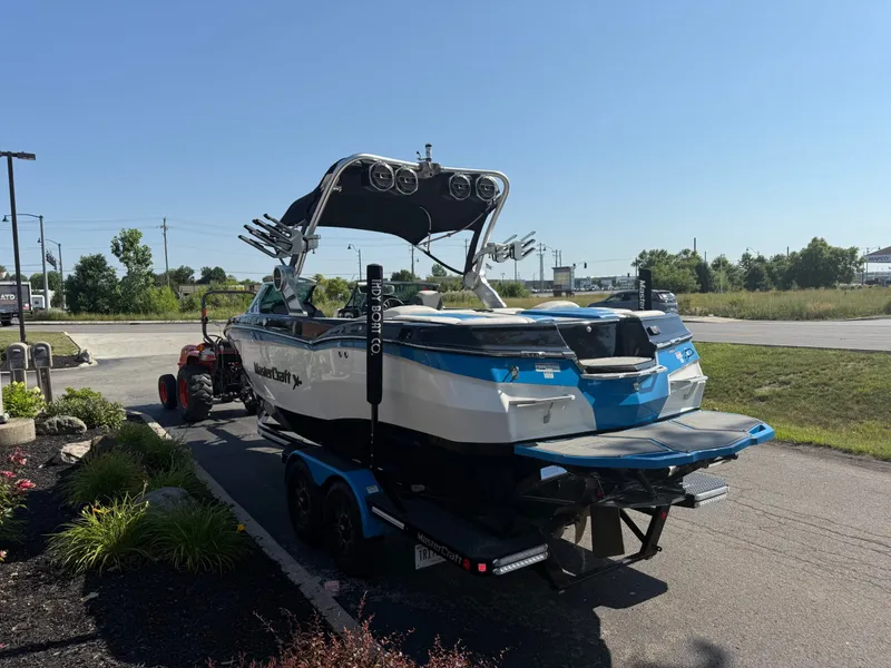 Slide: The Image of MasterCraft XStar 2019 - 3