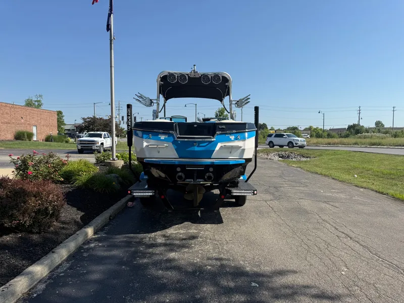 Slide: The Image of MasterCraft XStar 2019 - 4