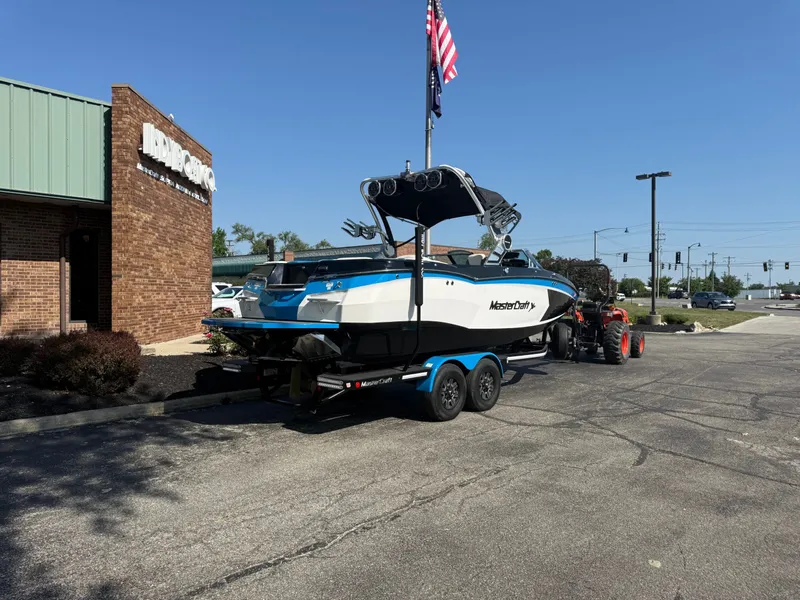 Slide: The Image of MasterCraft XStar 2019 - 5