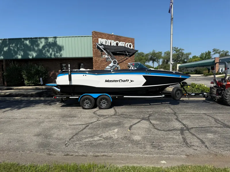 Slide: The Image of MasterCraft XStar 2019 - 6