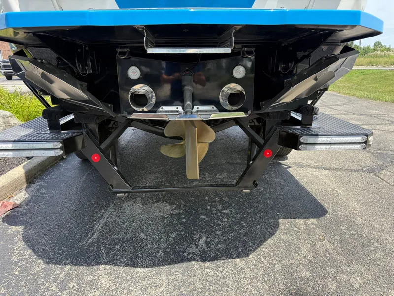 Slide: The Image of MasterCraft XStar 2019 - 8