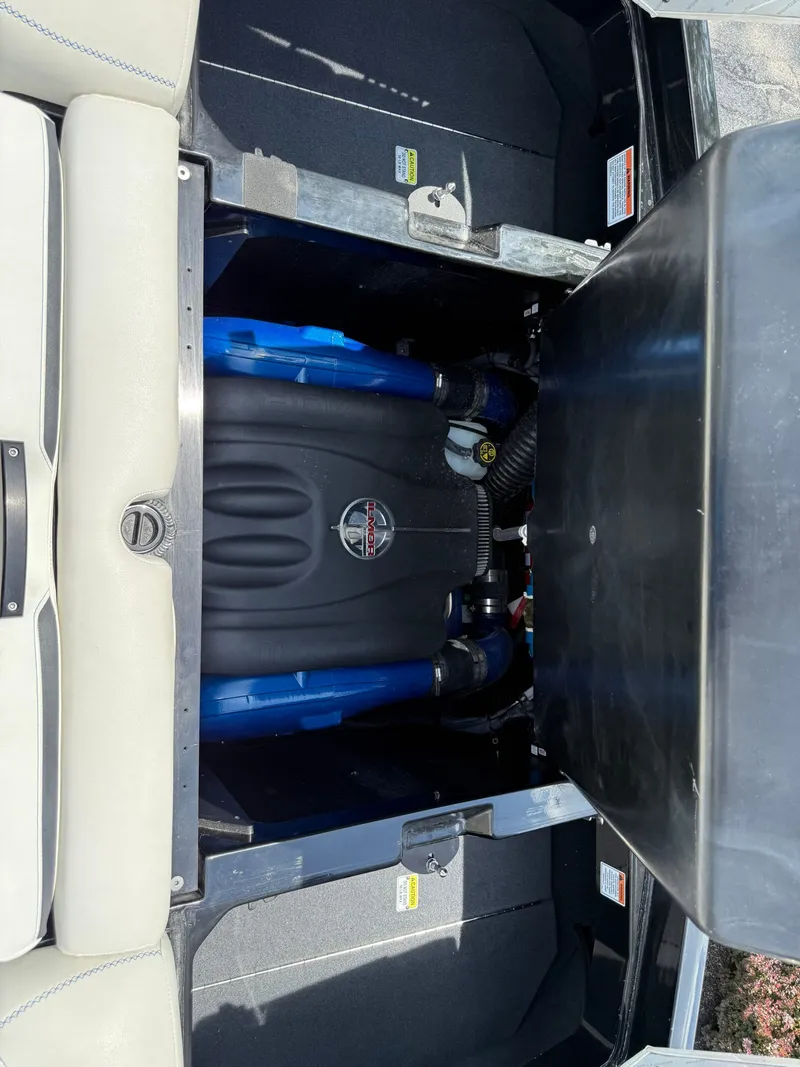 Slide: The Image of MasterCraft XStar 2019 - 9