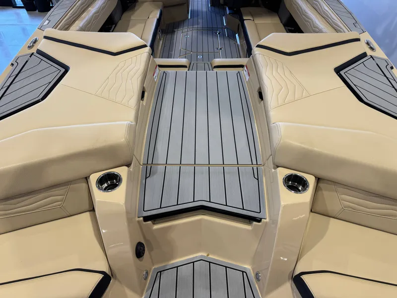 Slide: The Image of Nautique Super Air Nautique G25 2025 - 10