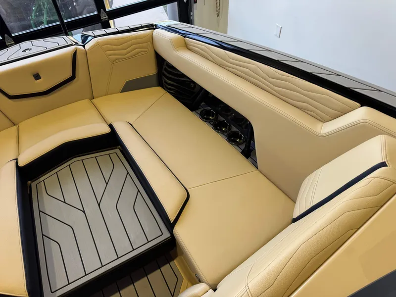 Slide: The Image of Nautique Super Air Nautique G25 2025 - 18