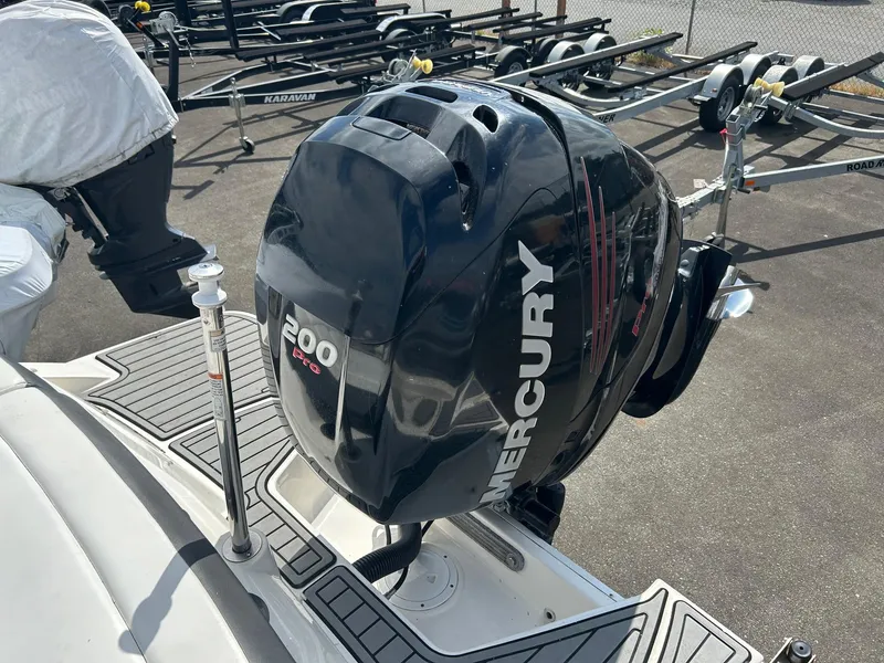 Slide: The Image of Outboard motor on a 2016 Sea Ray 21 SPX OB boat, featuring a Mercury 200 Pro engine. - 18