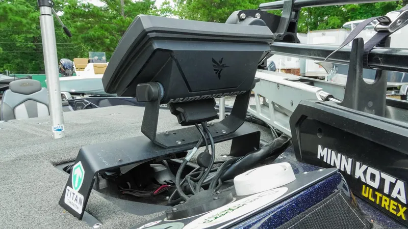 Slide: The Image of 2020 Skeeter ZX225 boat with Humminbird and Minn Kota Ultrex equipment. - 22