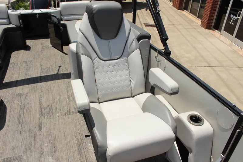 Slide: The Image of 2023 Tahoe CASCADE boat seat with armrests and cup holder on deck. - 10