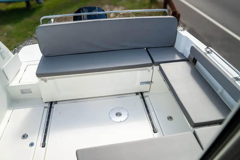 Slide: The Image of Beneteau Antares 8 V2 2024 - 21