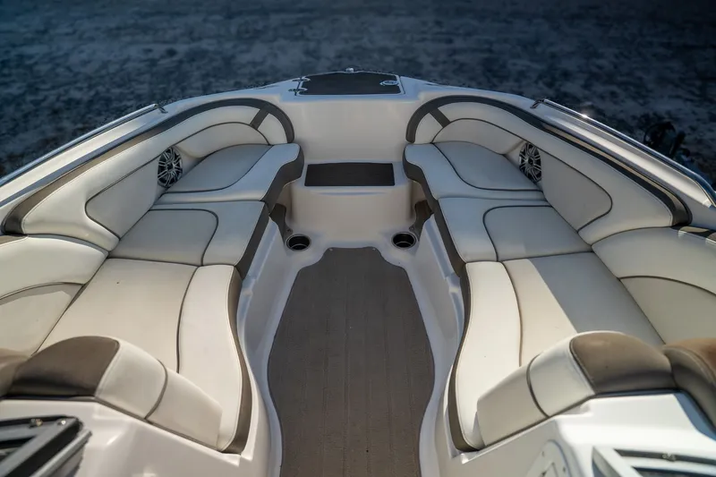 Slide: The Image of Yamaha 242 Limited S 2014 - 10