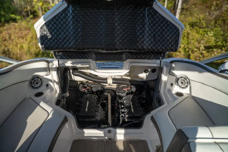 Slide: The Image of Yamaha 242 Limited S 2014 - 17