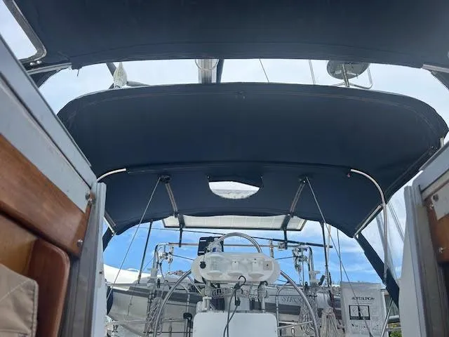 Slide: The Image of VHF radio on 1987 Hunter 35 sailboat cockpit, featuring Standard Horizon model. - 18