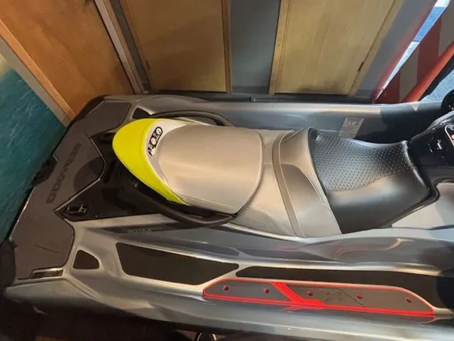 Slide: The Image of Sea-Doo RXT-X™ 325 Ice Metal / Manta Green 2025 - 4