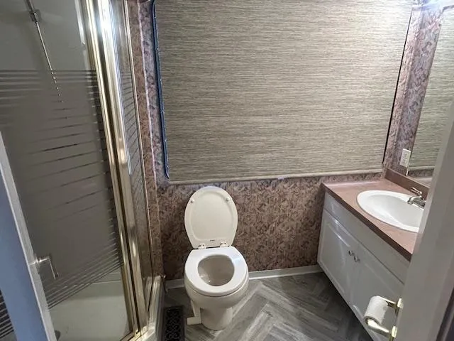 Slide: The Image of Bathroom interior of 1999 Skipperliner 59 x 14 houseboat with shower, toilet, and sink. - 19